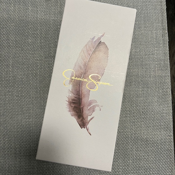 Jessica Simpson kitten heel heels - Picture 4 of 4